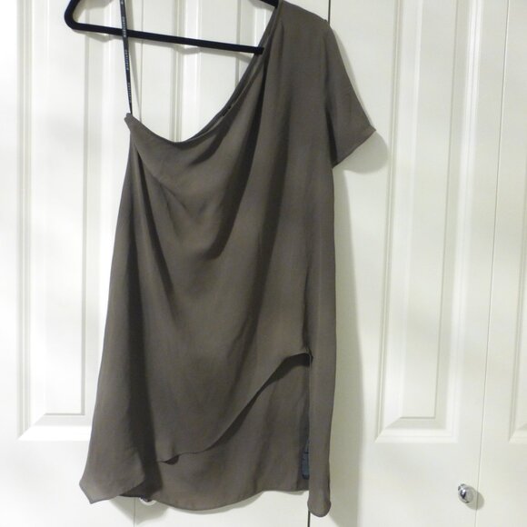 MARCIANO by GUESS olive green long chiffon one shoulder top - Picture 2 of 7